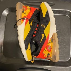 Air Max 270 Men’s 10.5 Women’s 12